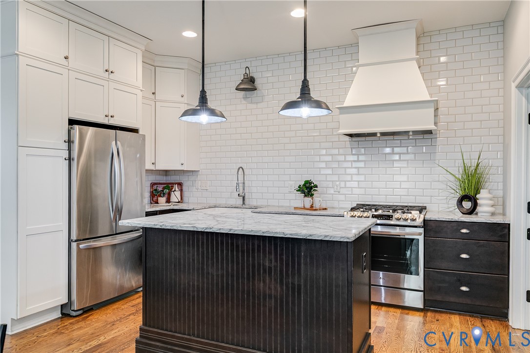 112 West Lancaster Road Richmond, VA 23222 - Photo 14 of 40 Notice the high ceilings and spacious fully equipp