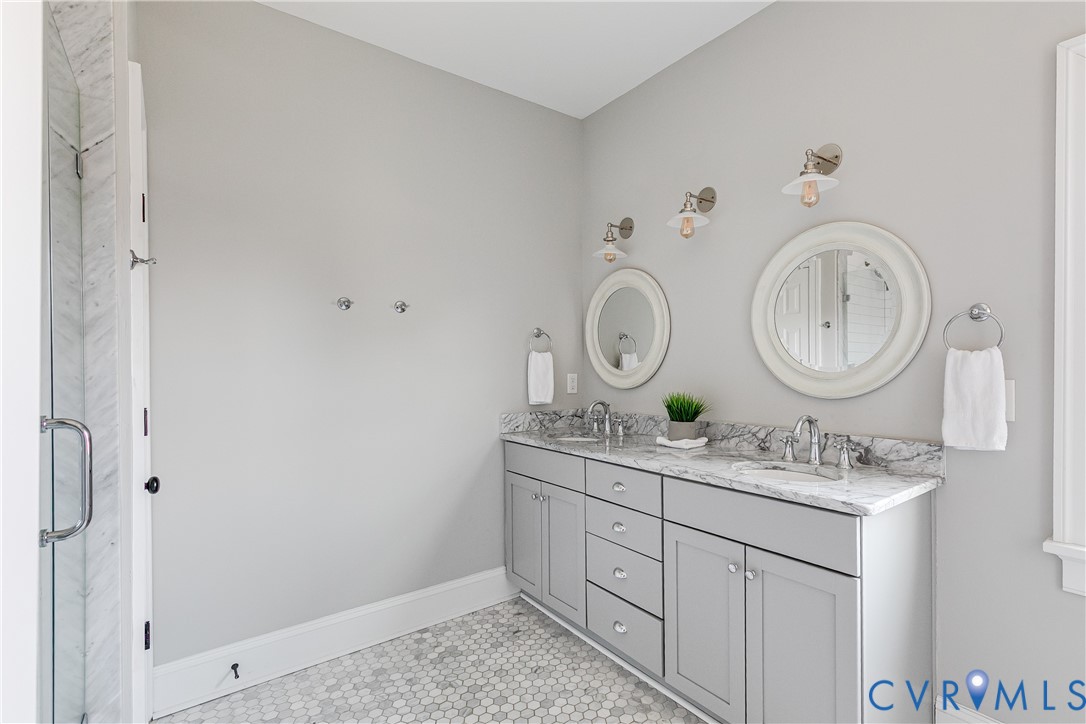 112 West Lancaster Road Richmond, VA 23222 - Photo 27 of 40 This bathroom is large and you can both get ready