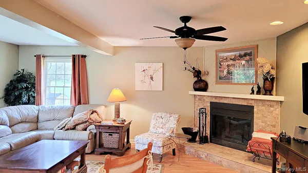 $899,000 | 32 Old Rte 199, Red Hook, NY 12571