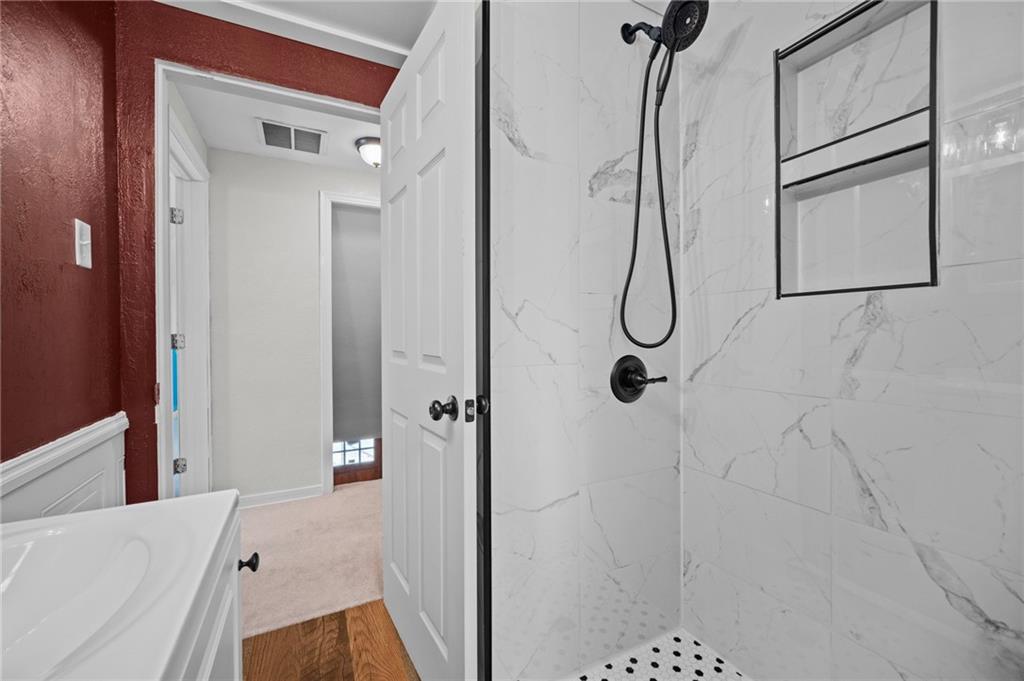 5188 Glenhurst Road Pittsburgh, PA 15207 - Photo 16 of 33 Gallery Image 16