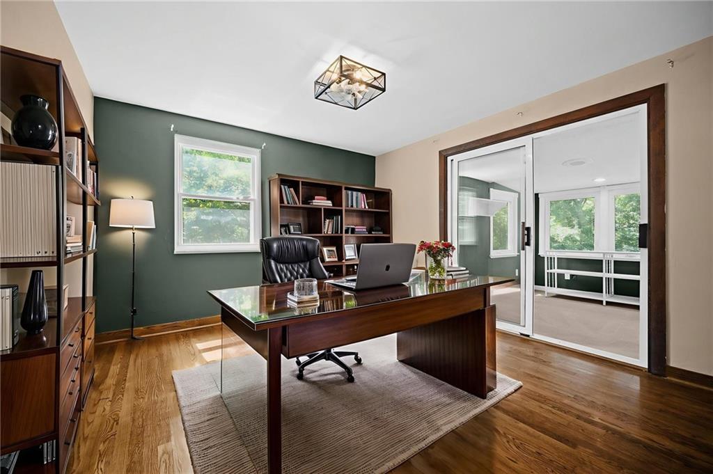 5188 Glenhurst Road Pittsburgh, PA 15207 - Photo 17 of 33 Gallery Image 17