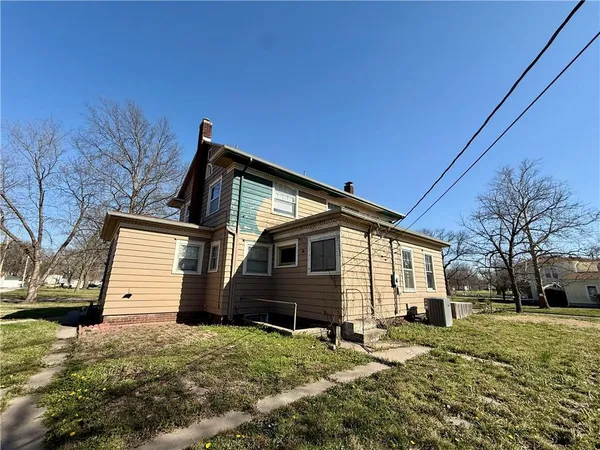 $160,000 | 416 South 6th Street, Burlington, KS 66839