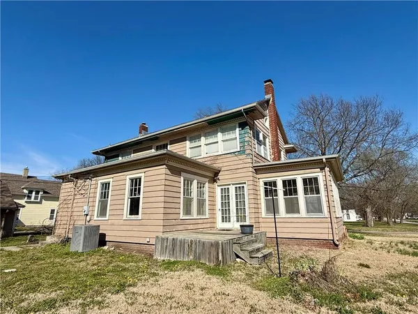 $160,000 | 416 South 6th Street, Burlington, KS 66839