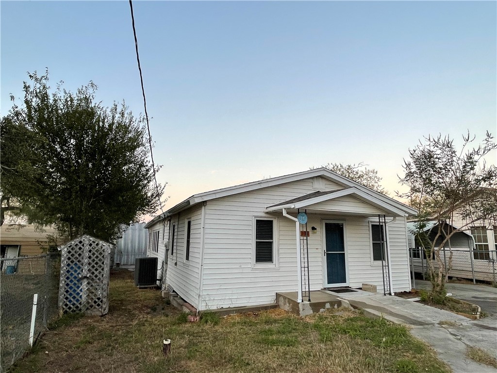 335 Stephens Loop Lake City, TX 78368 - Photo 2 of 27