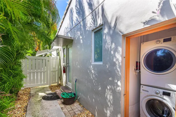 $2,500 | 1220 Northeast 16th Terrace, Fort Lauderdale, FL 33304