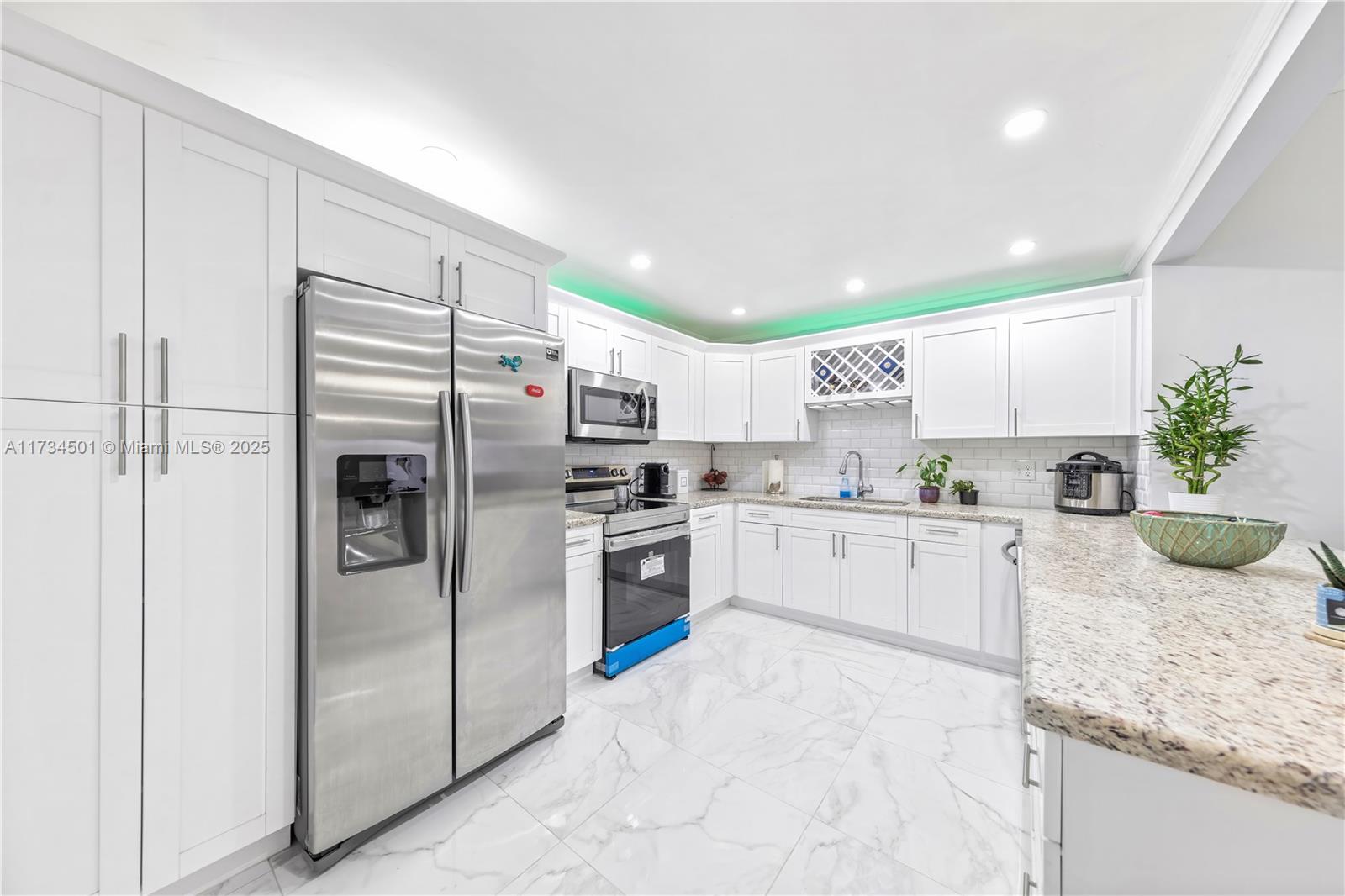 13841 Southwest 285th Terrace Homestead, FL 33033 - Photo 6 of 11
