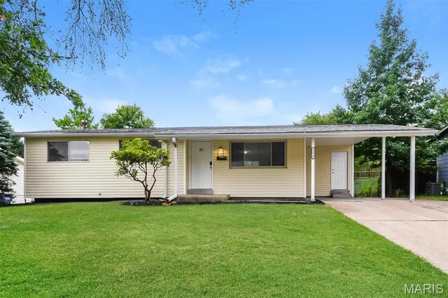 $1,445 | 1820 Yaqui Drive, Florissant, MO 63031