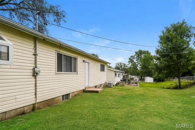 $1,445 | 1820 Yaqui Drive, Florissant, MO 63031