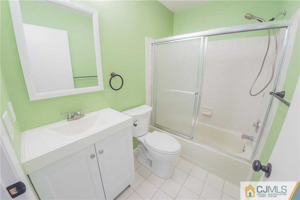 380 Draco Road Piscataway, NJ 08854 - Photo 23 of 35 a bathroom with a sink toilet and shower