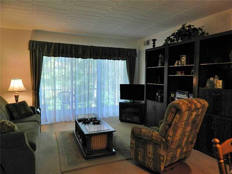 220 Coraopolis Road, Unit E8 Coraopolis, PA 15108 - Photo 3 of 17 Living Room. Fresh neutral colors in the living room will blend well with the new owner s finishing touches.