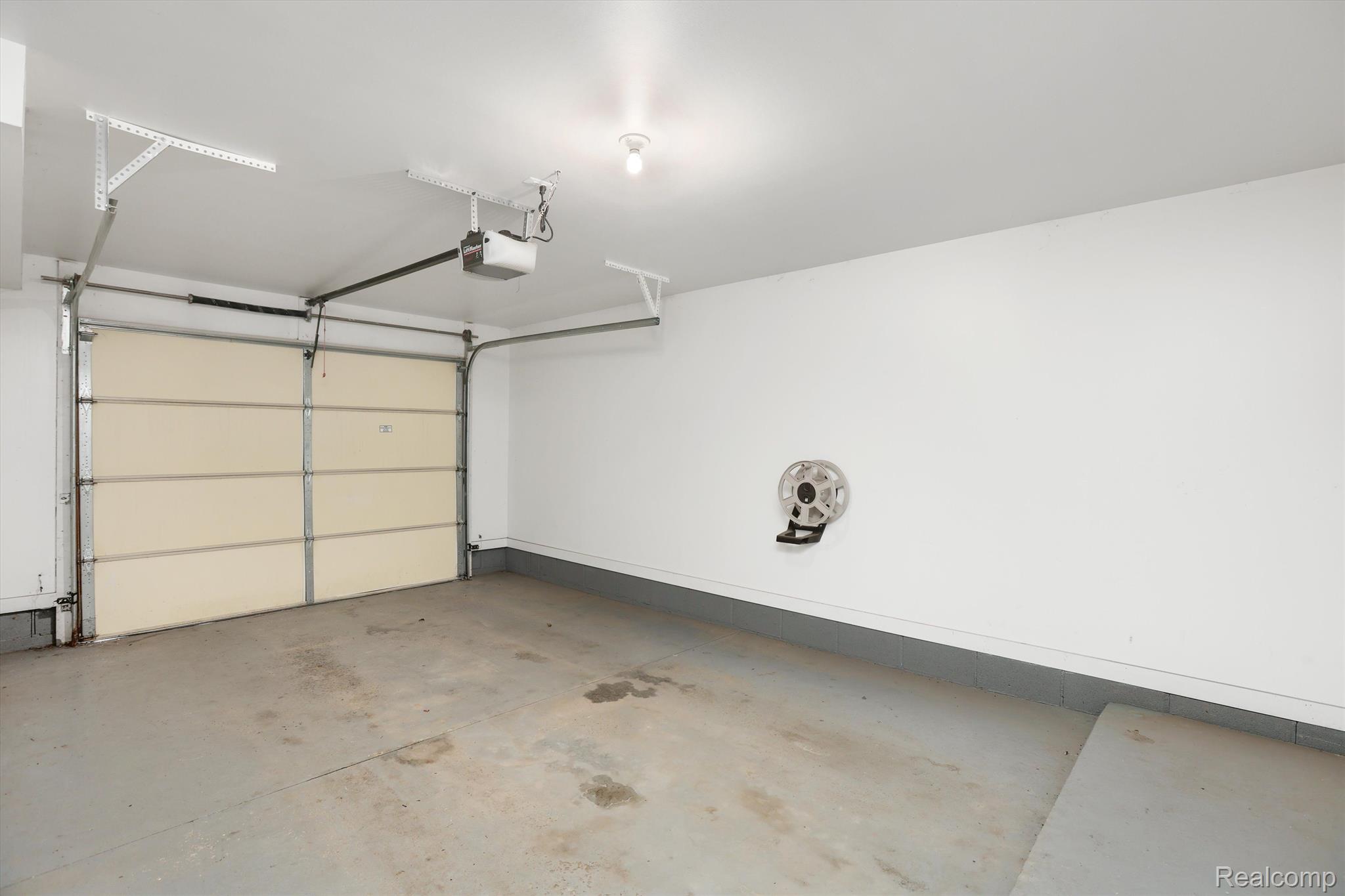 3616 Oakmonte Boulevard Rochester, MI 48306 - Photo 23 of 32 Gallery Image 23