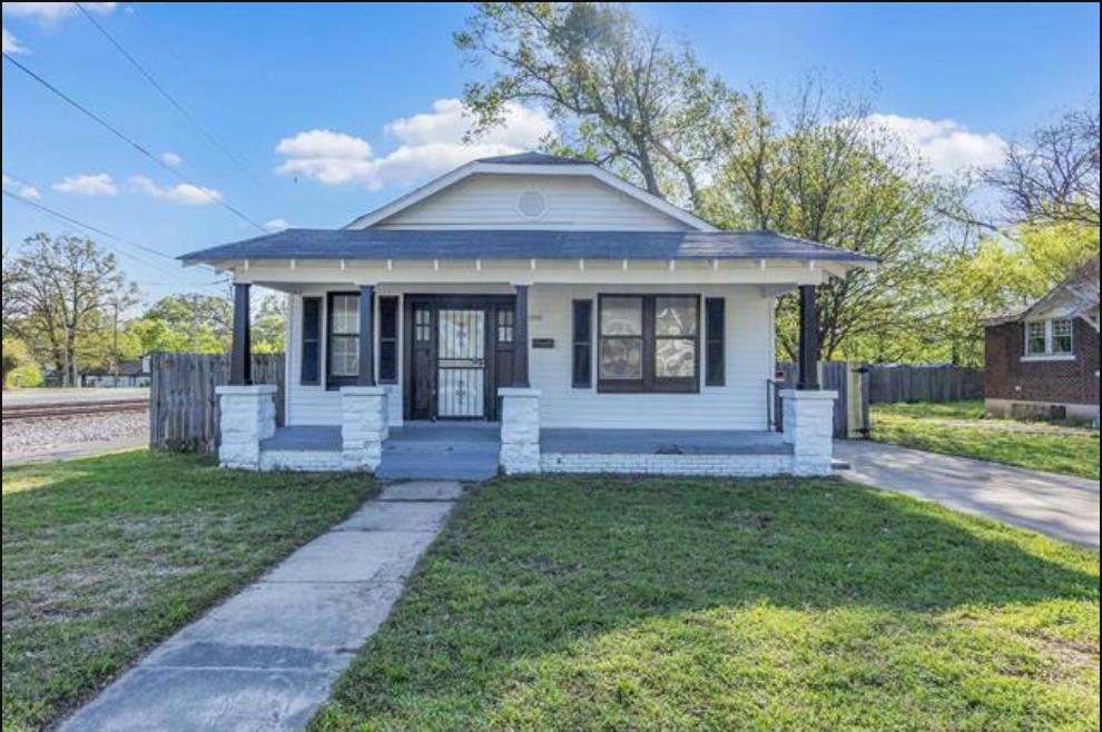 1100 Rozelle Street Memphis, TN 38106 - Photo 1 of 1 Single-story residence featuring white siding and a covered front porch