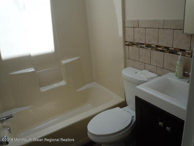 244 Stormy Road Manahawkin, NJ 08050 - Photo 13 of 17 Main Full Bath