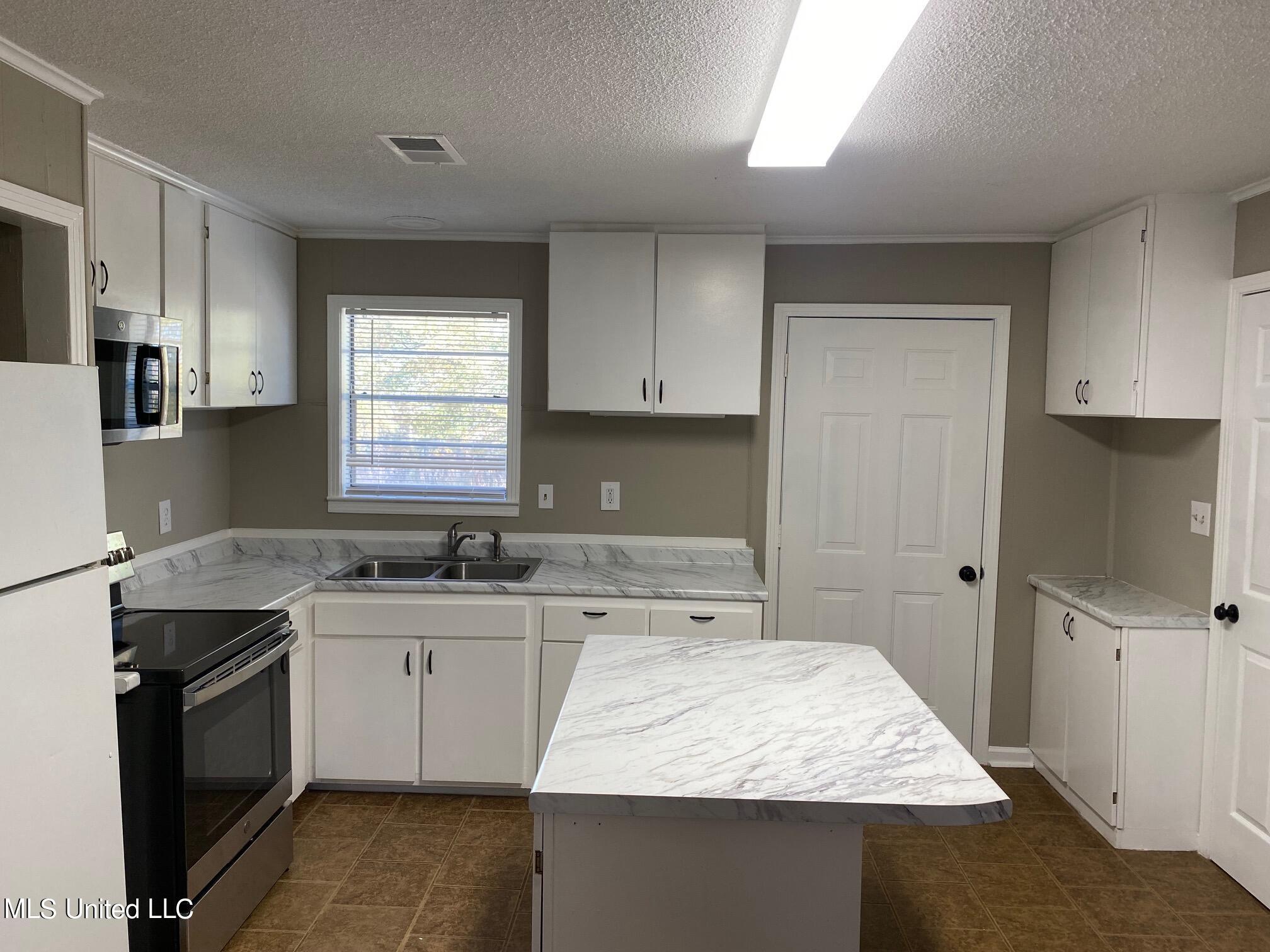 6079 Peyton Road Coldwater, MS 38618 - Photo 6 of 20 IMG_4401