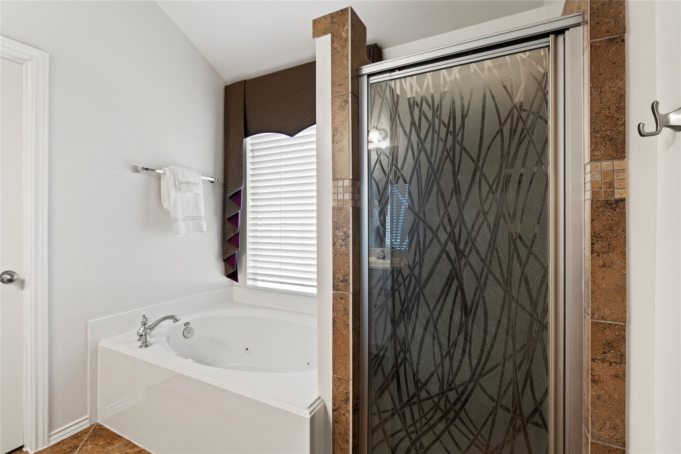 4323 Sunlit Pass Loop Humble, TX 77396 - Photo 20 of 30 a bathroom with a bathtub and shower