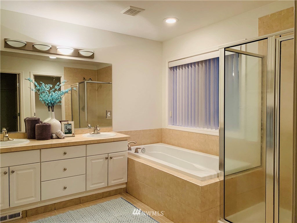 4131 Northeast 27th Place Renton, WA 98059 - Photo 3 of 27