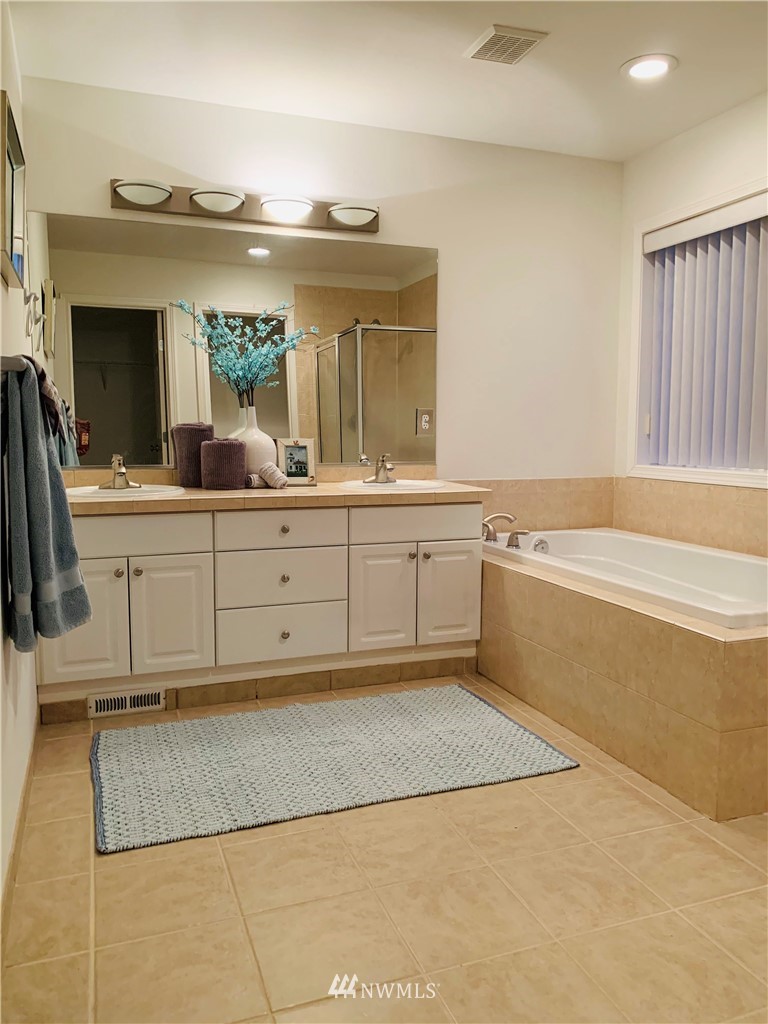 4131 Northeast 27th Place Renton, WA 98059 - Photo 4 of 27