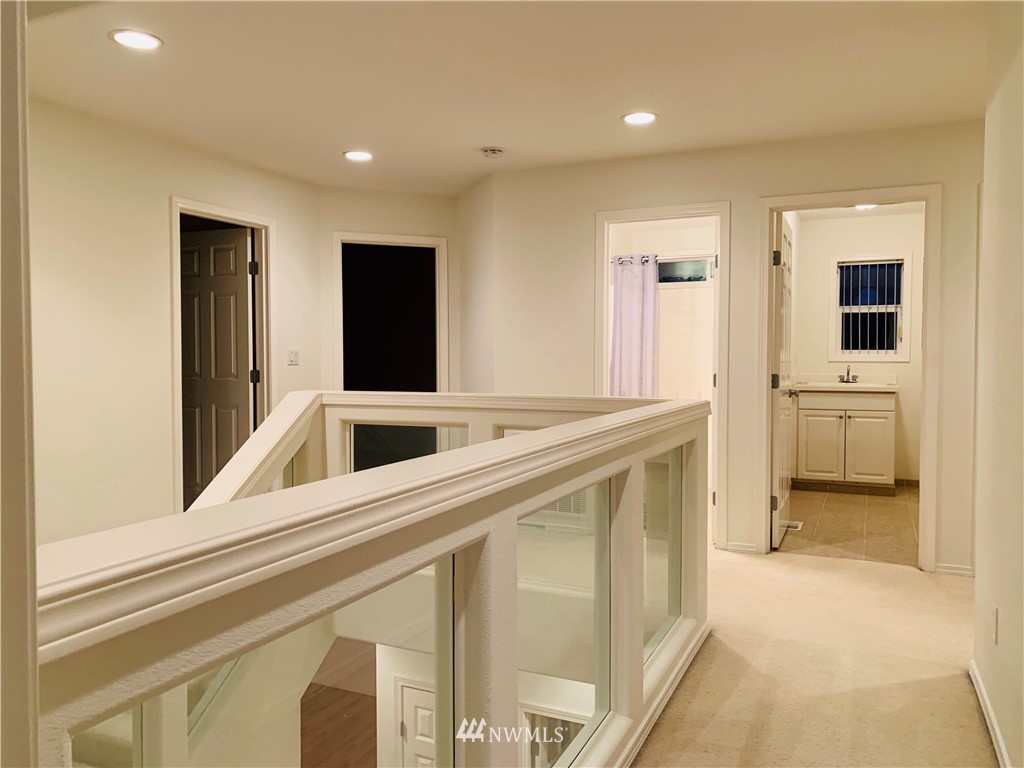 4131 Northeast 27th Place Renton, WA 98059 - Photo 8 of 27