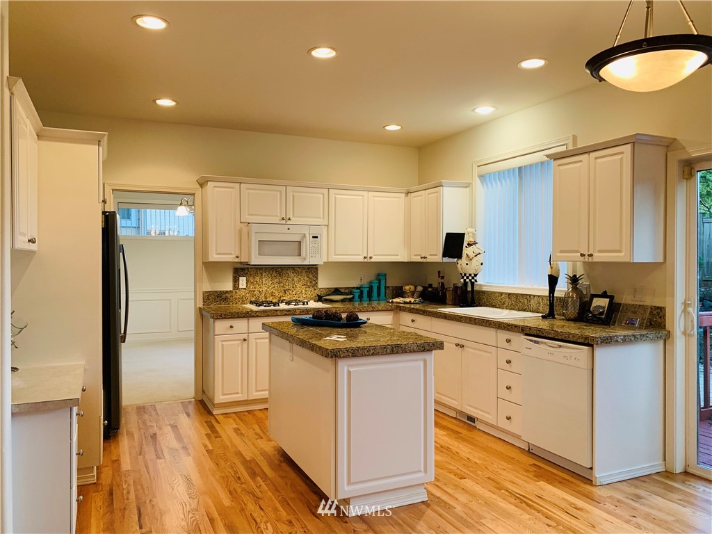 4131 Northeast 27th Place Renton, WA 98059 - Photo 10 of 27