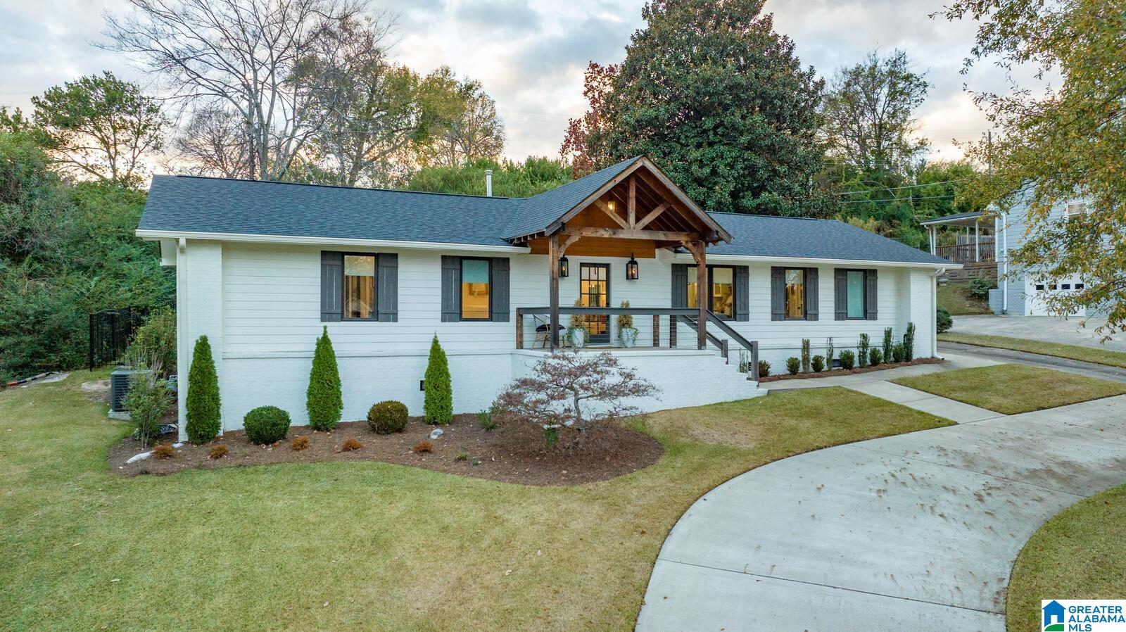 724 Rockbridge Road Vestavia Hills, AL 35216 - Photo 1 of 34