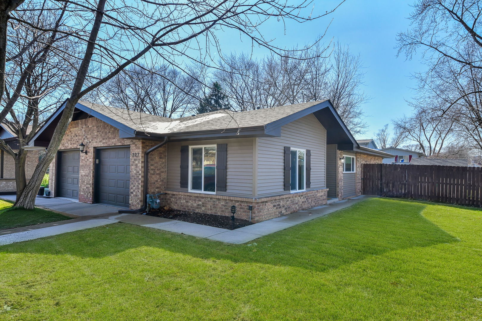 327 South Jackson Street Batavia, IL 60510 - Photo 1 of 14
