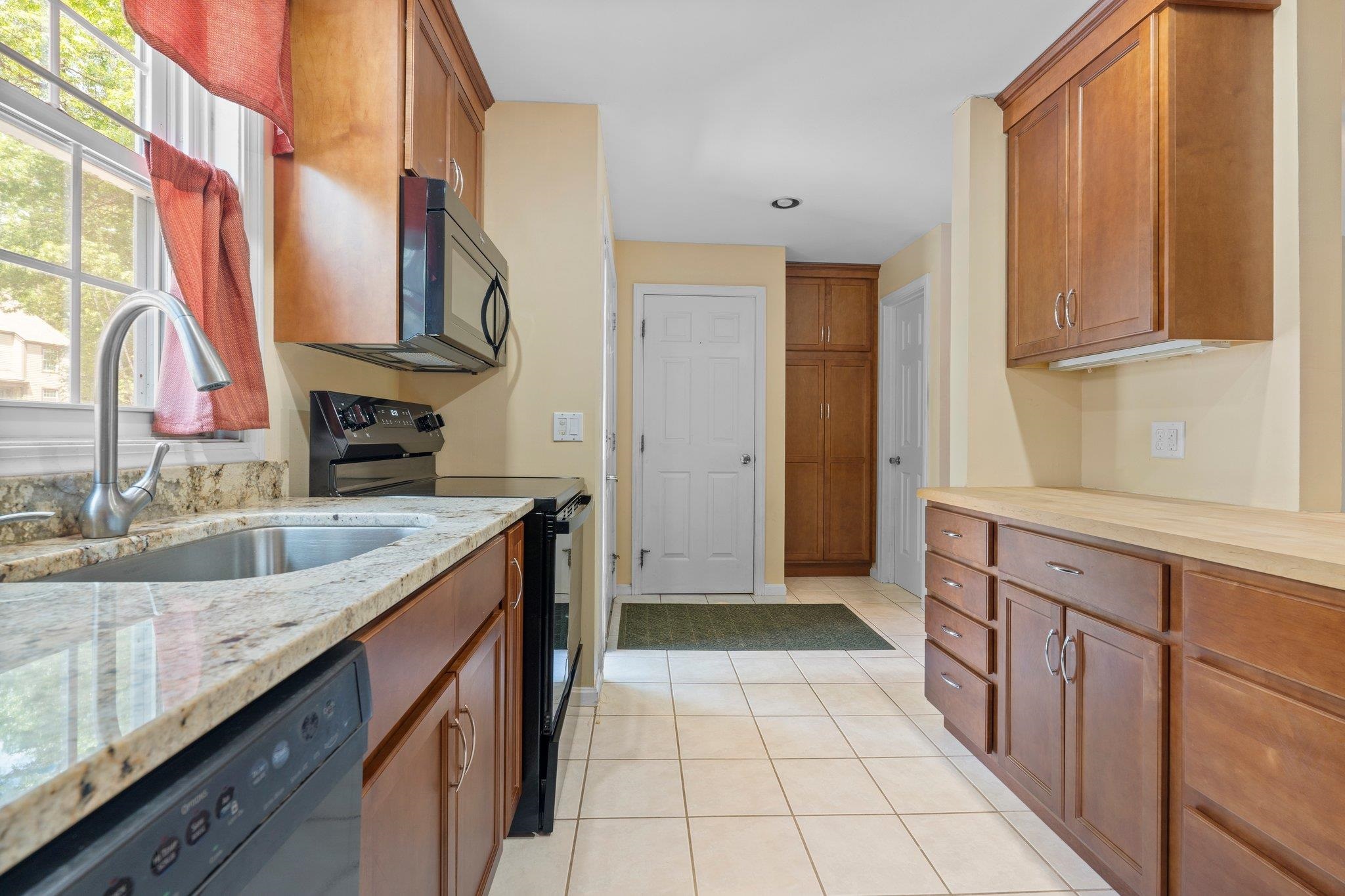 1465 Hooksett Road, Unit 209 Hooksett, NH 03106 - Photo 5 of 36