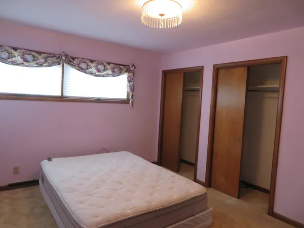 $194,900 | 1541 Lacresta Drive, Freeport, IL 61032