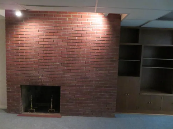 $194,900 | 1541 Lacresta Drive, Freeport, IL 61032