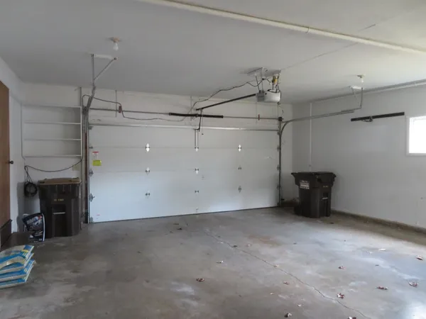 $194,900 | 1541 Lacresta Drive, Freeport, IL 61032