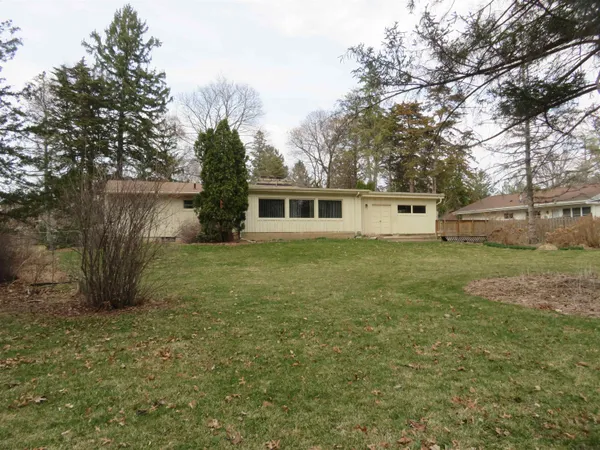 $194,900 | 1541 Lacresta Drive, Freeport, IL 61032