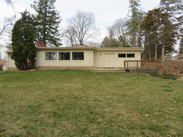 $194,900 | 1541 Lacresta Drive, Freeport, IL 61032