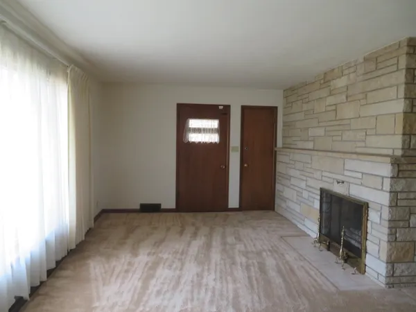 $194,900 | 1541 Lacresta Drive, Freeport, IL 61032