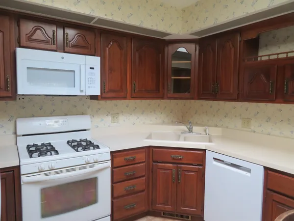 $194,900 | 1541 Lacresta Drive, Freeport, IL 61032