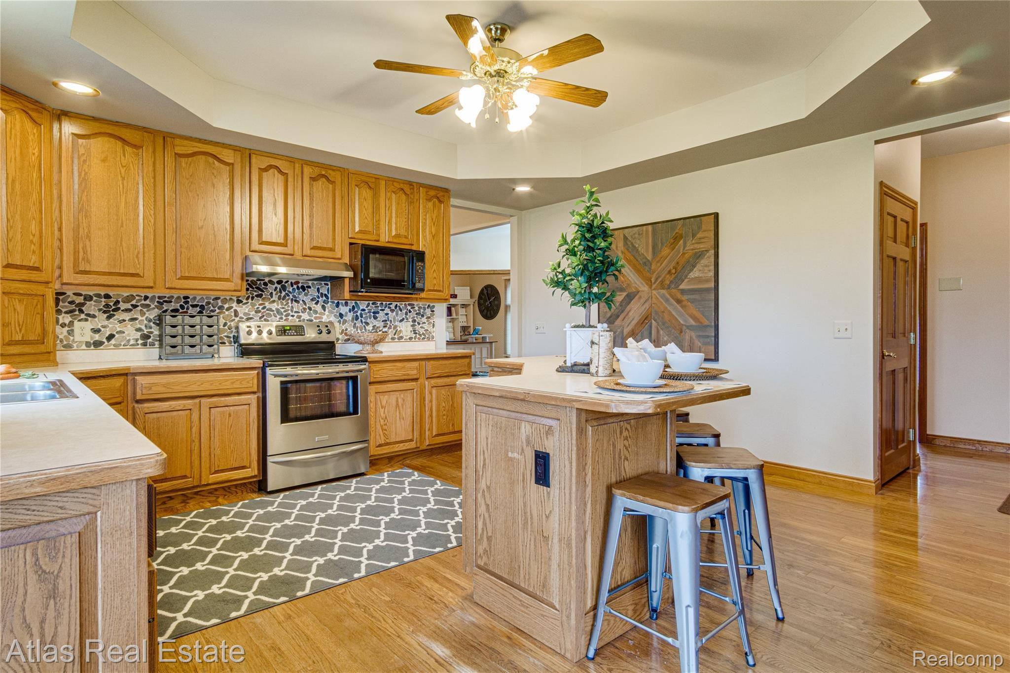 7217 Perry Road Grand Blanc, MI 48439 - Photo 42 of 84 Interiors (17 of 59).jpg