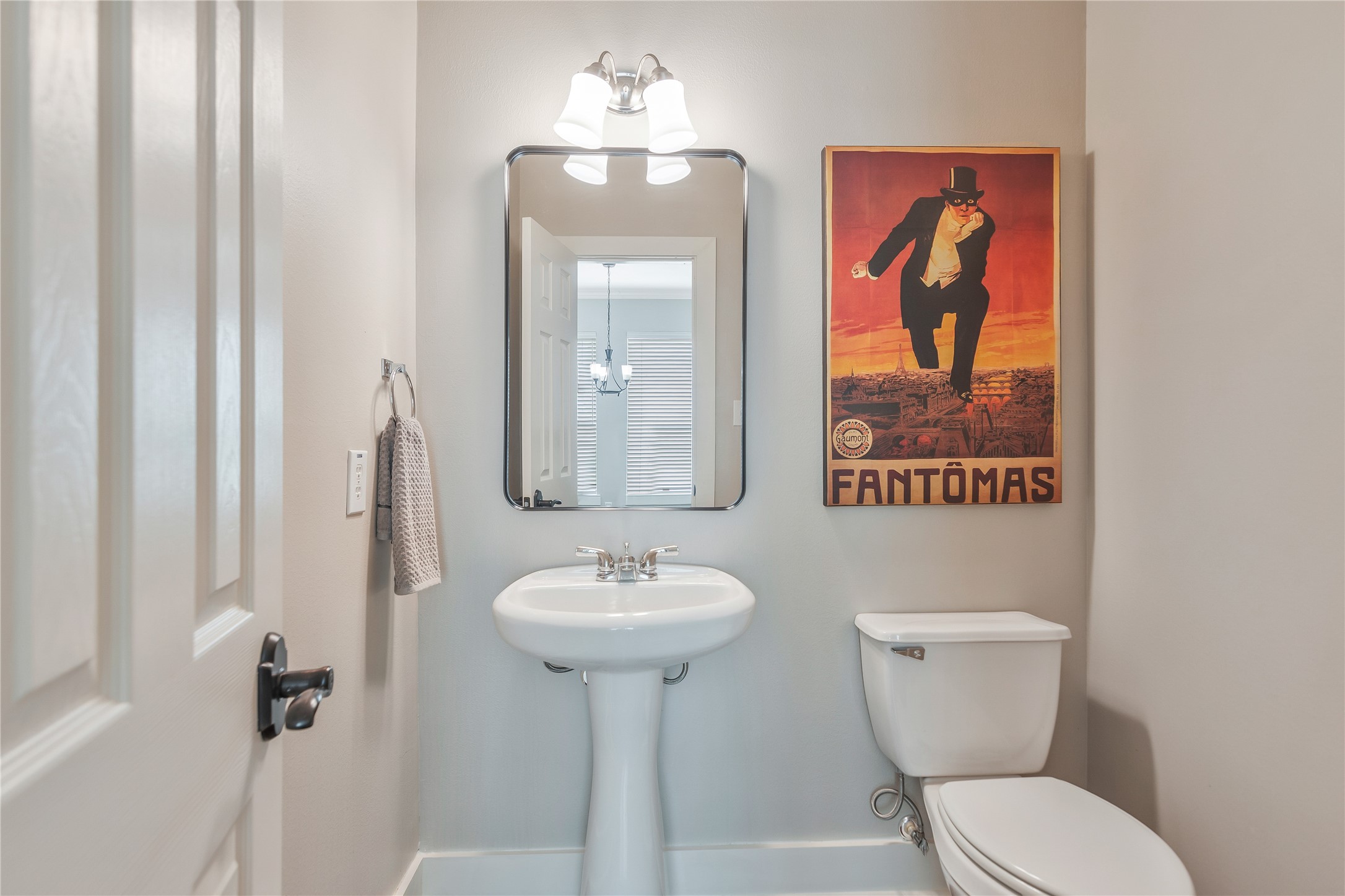 1207 Nagle Street Houston, TX 77003 - Photo 17 of 26 Half Bath is conveniently located on the second floor.