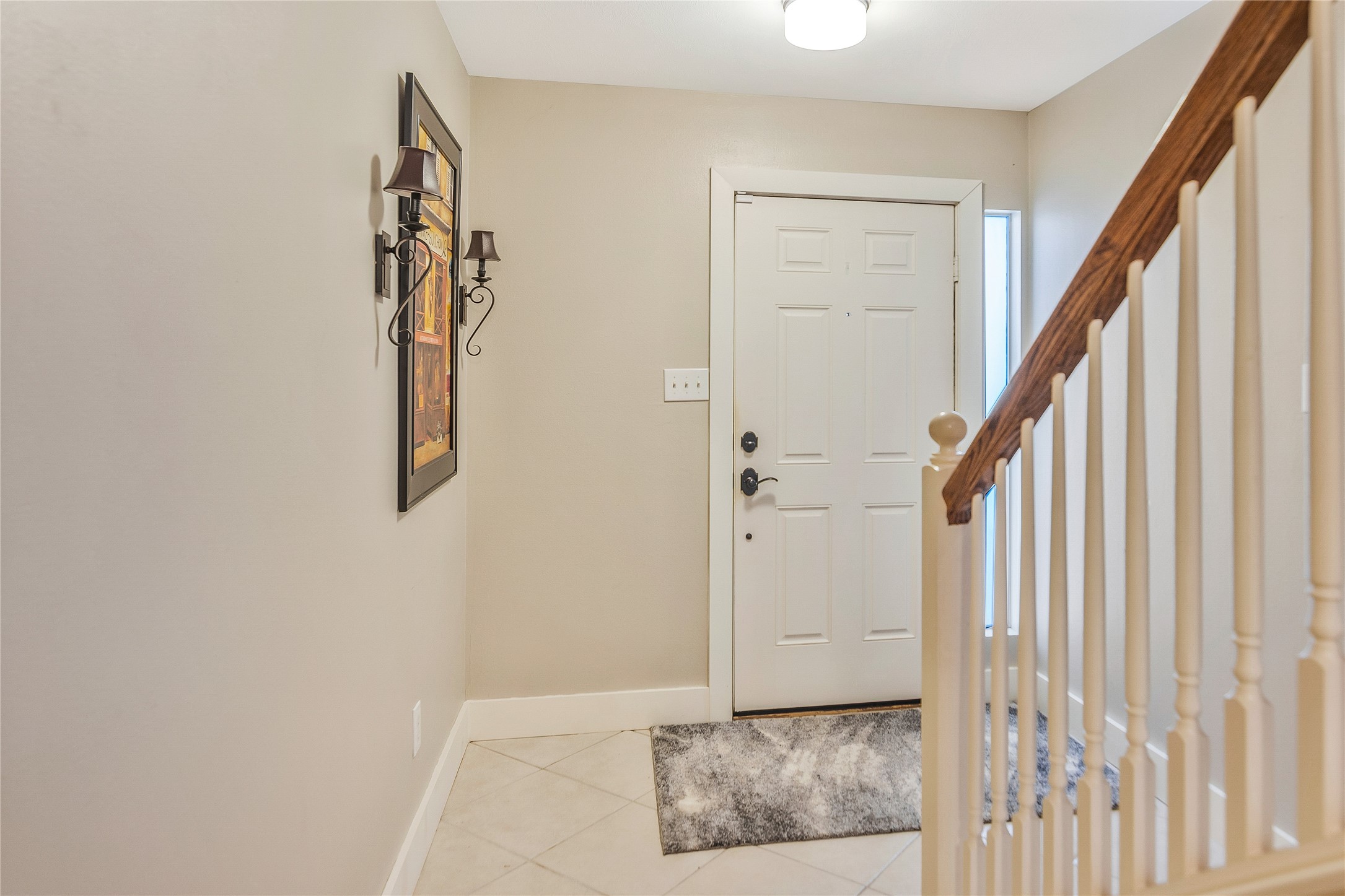 1207 Nagle Street Houston, TX 77003 - Photo 3 of 26 As you enter your new home, you will feel the warmth of the Neutral tile flooring and wall colors.