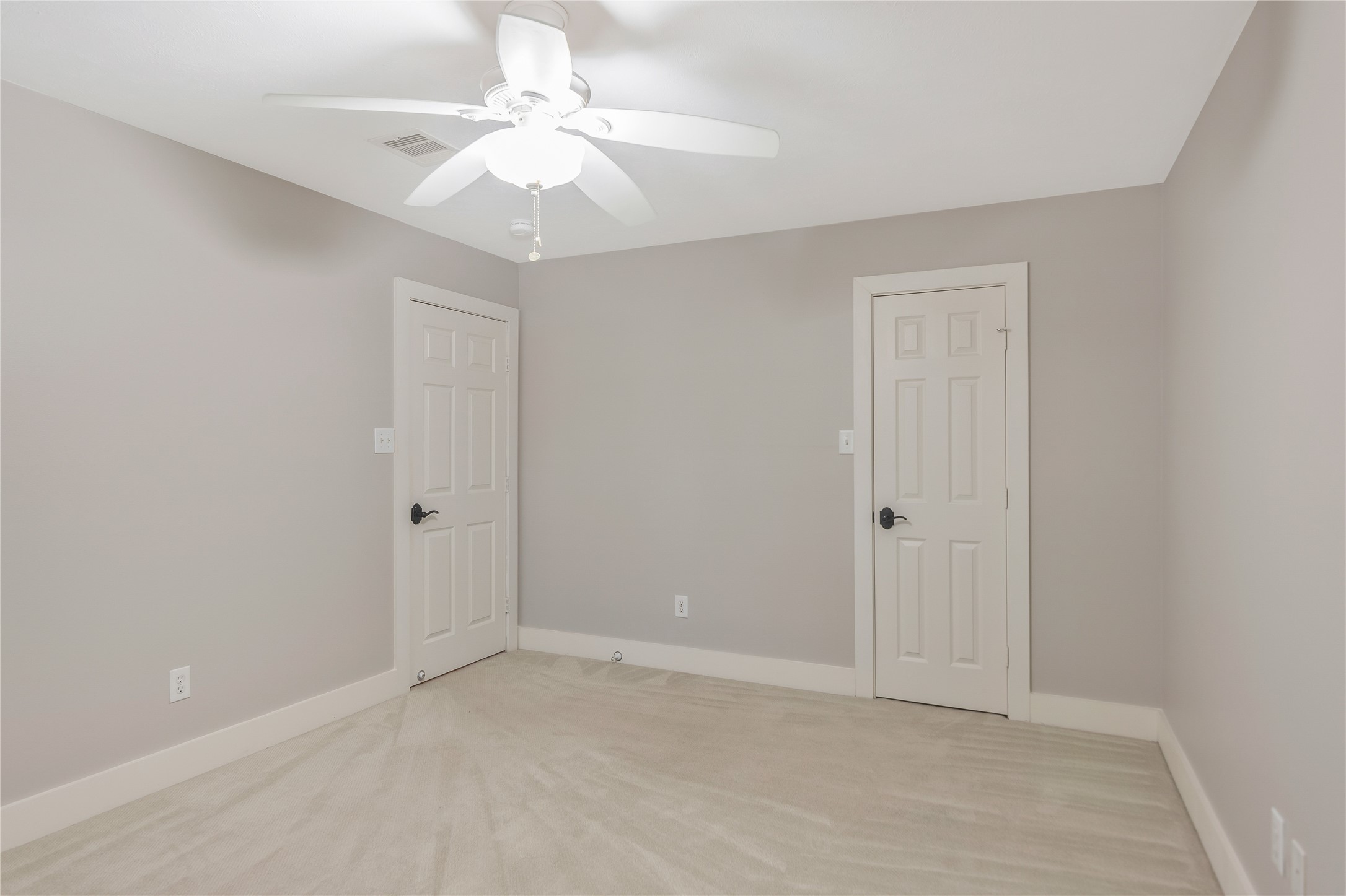 1207 Nagle Street Houston, TX 77003 - Photo 6 of 26 Another view of the secondary bedroom offers a clean and versatile space perfect for a bedroom or home office. Also features a large walk in closet.