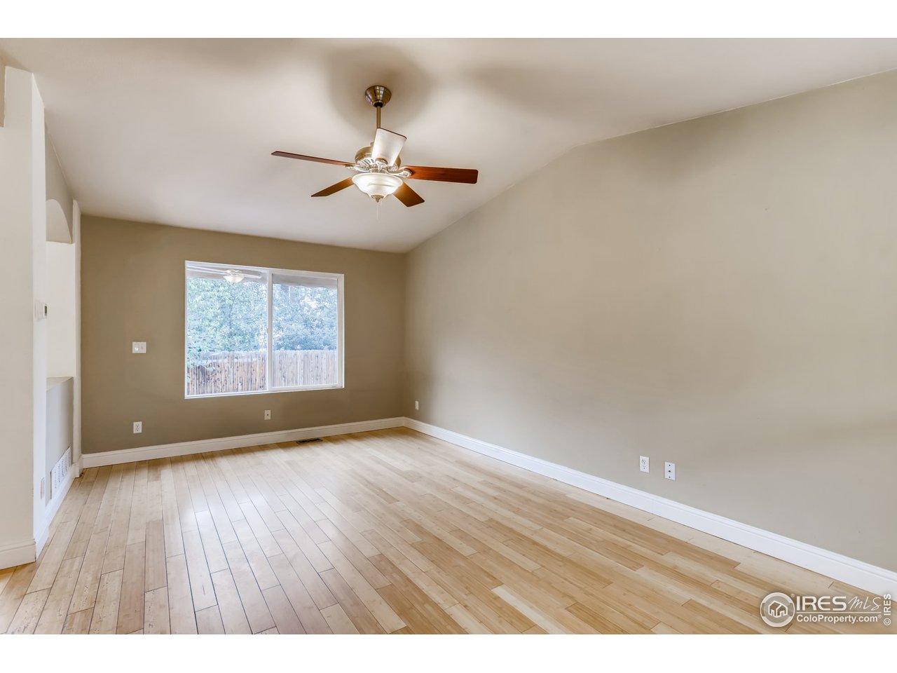 1362 Trail Ridge Road Longmont, CO 80504 - Photo 7 of 33