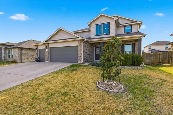 $374,900 | 2905 Skinner Drive, Lorena, TX 76655
