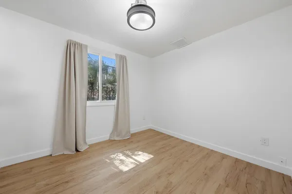 $2,500 | 3540 East Voltaire Avenue, Phoenix, AZ 85032