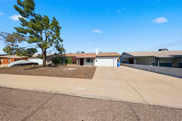$2,500 | 3540 East Voltaire Avenue, Phoenix, AZ 85032