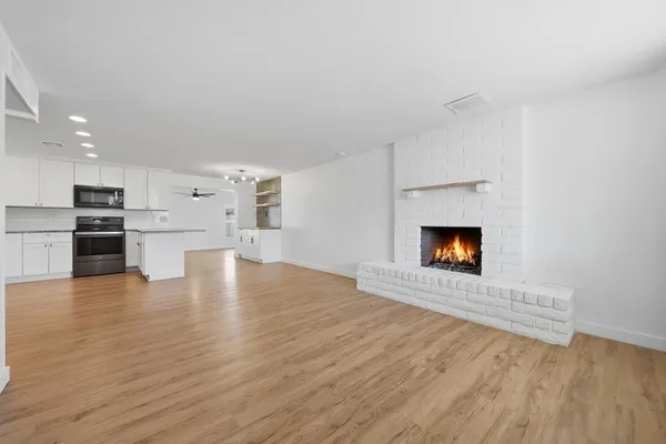 $2,500 | 3540 East Voltaire Avenue, Phoenix, AZ 85032