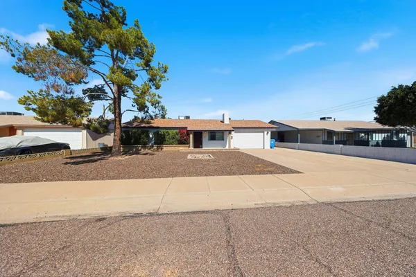 $2,500 | 3540 East Voltaire Avenue, Phoenix, AZ 85032
