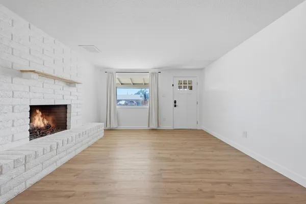 $2,500 | 3540 East Voltaire Avenue, Phoenix, AZ 85032