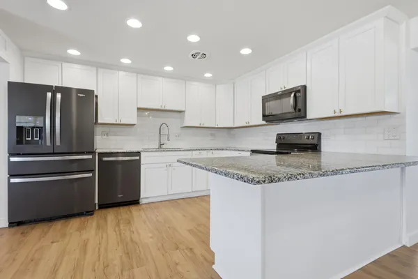 $2,500 | 3540 East Voltaire Avenue, Phoenix, AZ 85032