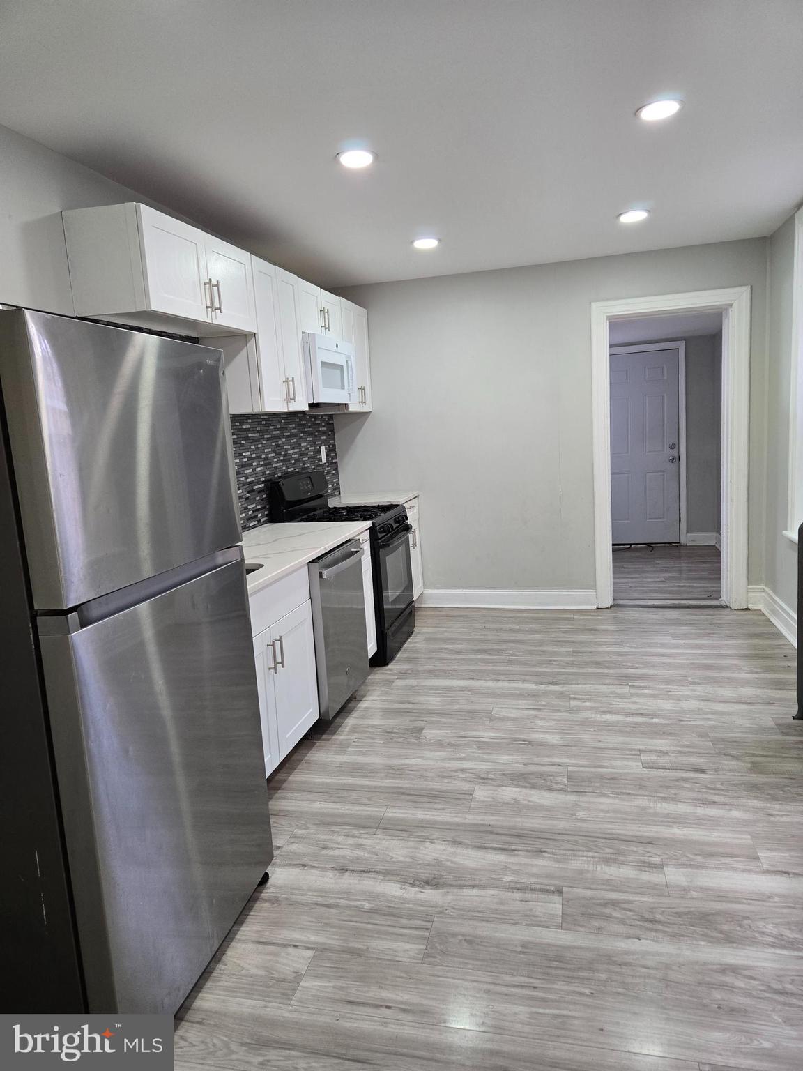 1031 Hyatt Street Chester, PA 19013 - Photo 4 of 13 KItchen S/S Appliances