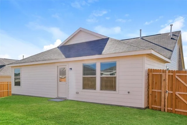 a view of front of house with a yard