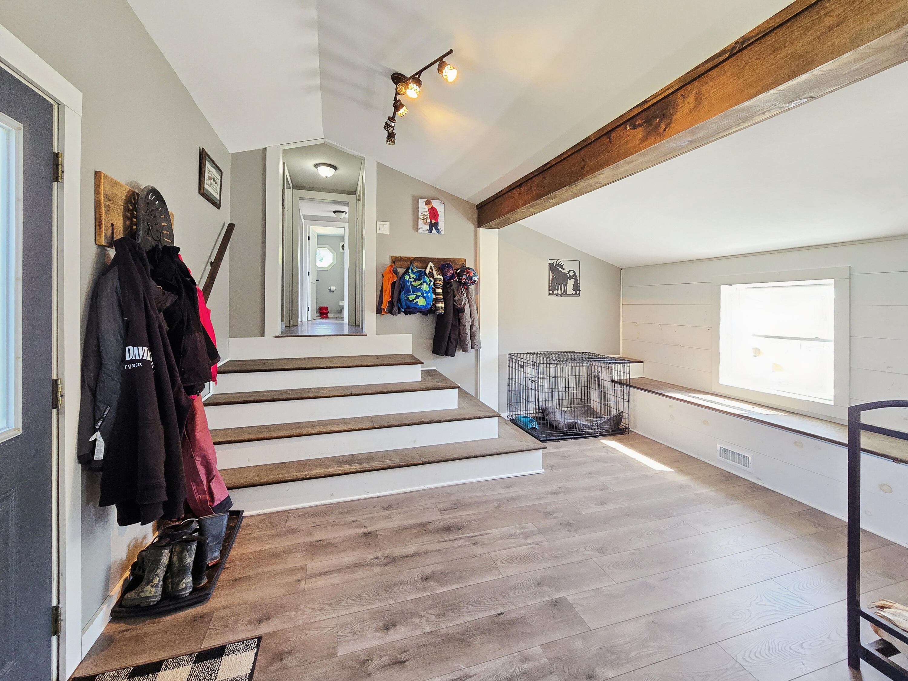 41 Whitten Road Burnham, ME 04922 - Photo 4 of 36 Foyer
