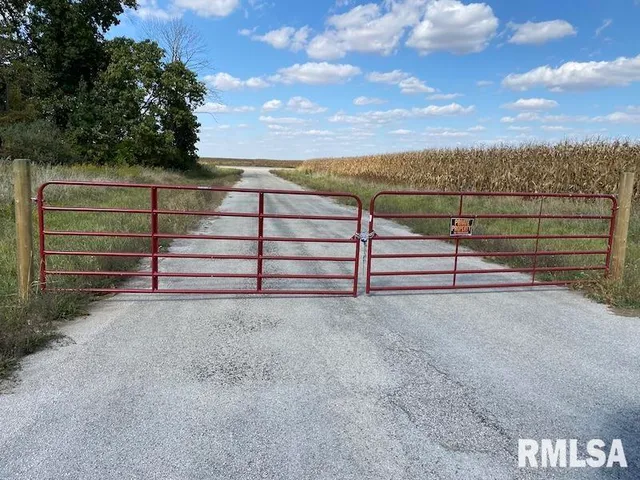 $215,000 | Buxton Wood Drive, Charleston, IL 61920