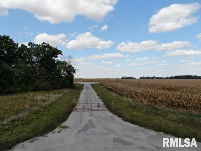 $215,000 | Buxton Wood Drive, Charleston, IL 61920